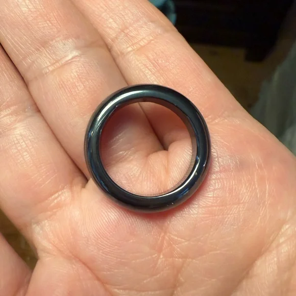 Carved hematite size 6.0 band ring - Picture 5 of 6